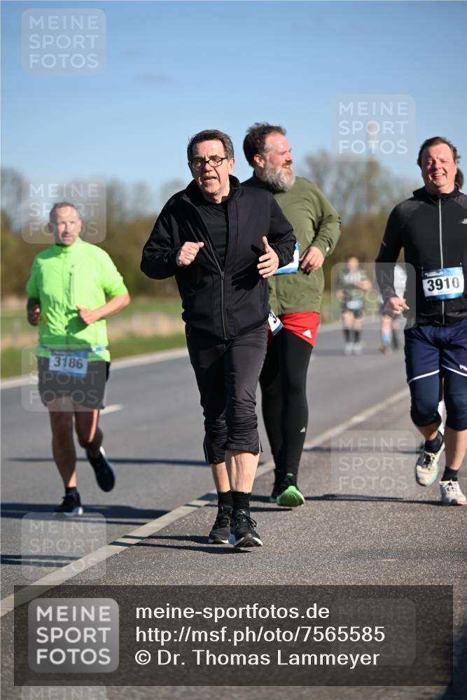 06.04.2025 - 44. Internationalen Wilhelmsburger Insellauf Dr. Thomas Lammeyer http://msf.ph/oto/7565585 06.04.2025 09:40:55 Laufen 3186, 3910 meine-sportfotos.de