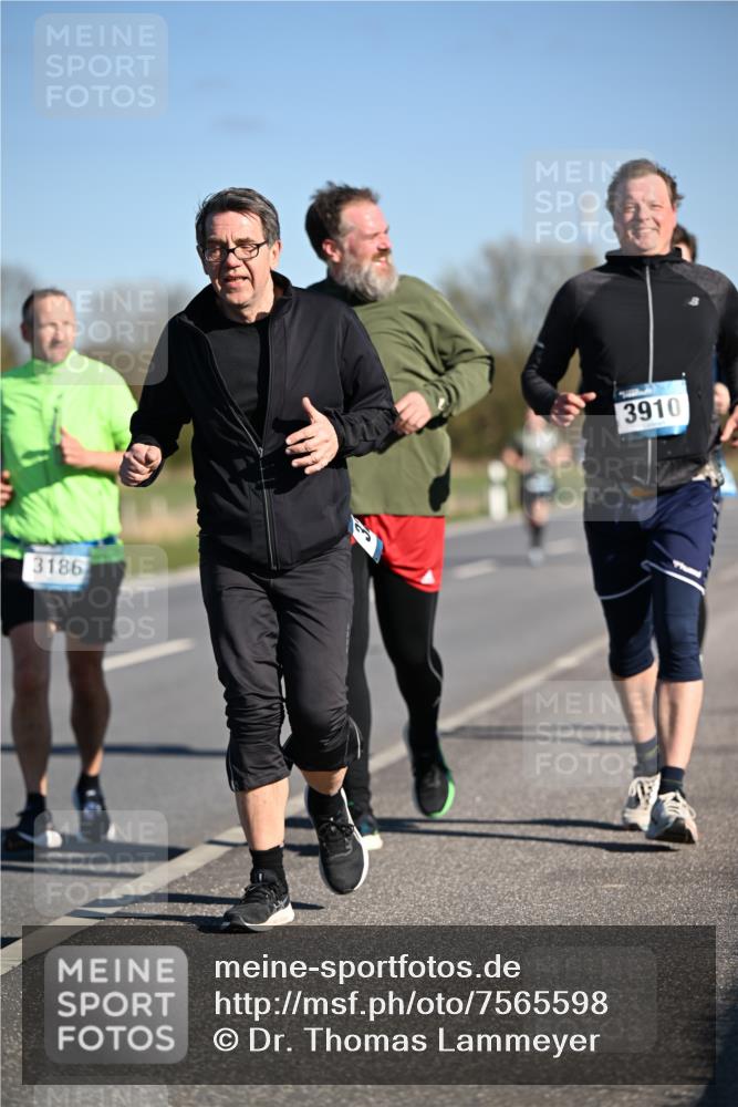 06.04.2025 - 44. Internationalen Wilhelmsburger Insellauf Dr. Thomas Lammeyer http://msf.ph/oto/7565598 06.04.2025 09:40:55 Laufen 3186, 3910 meine-sportfotos.de