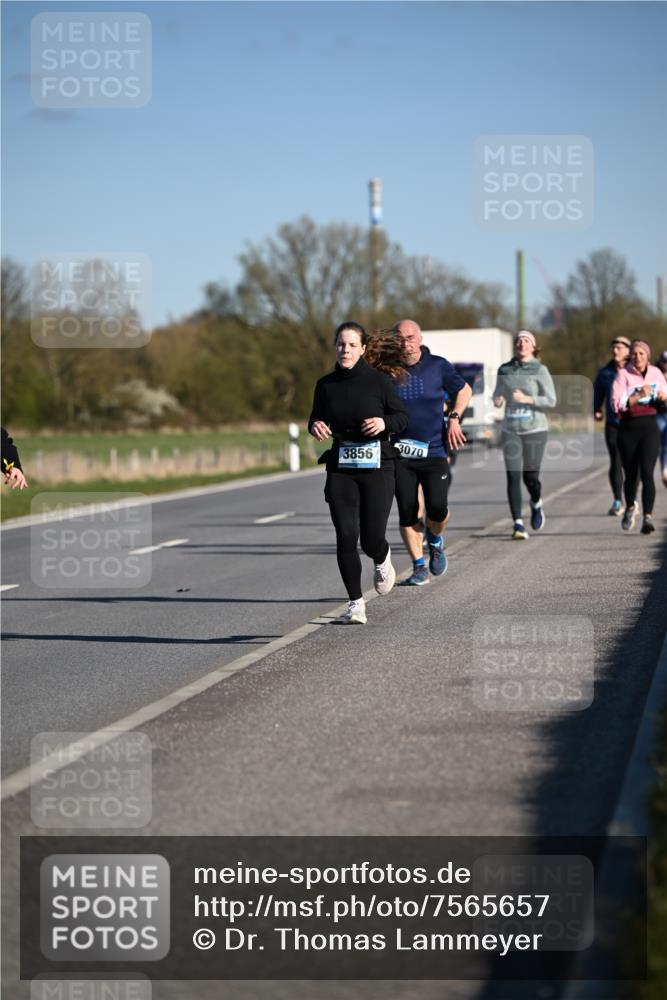 06.04.2025 - 44. Internationalen Wilhelmsburger Insellauf Dr. Thomas Lammeyer http://msf.ph/oto/7565657 06.04.2025 09:41:06 Laufen 3070, 3856 meine-sportfotos.de