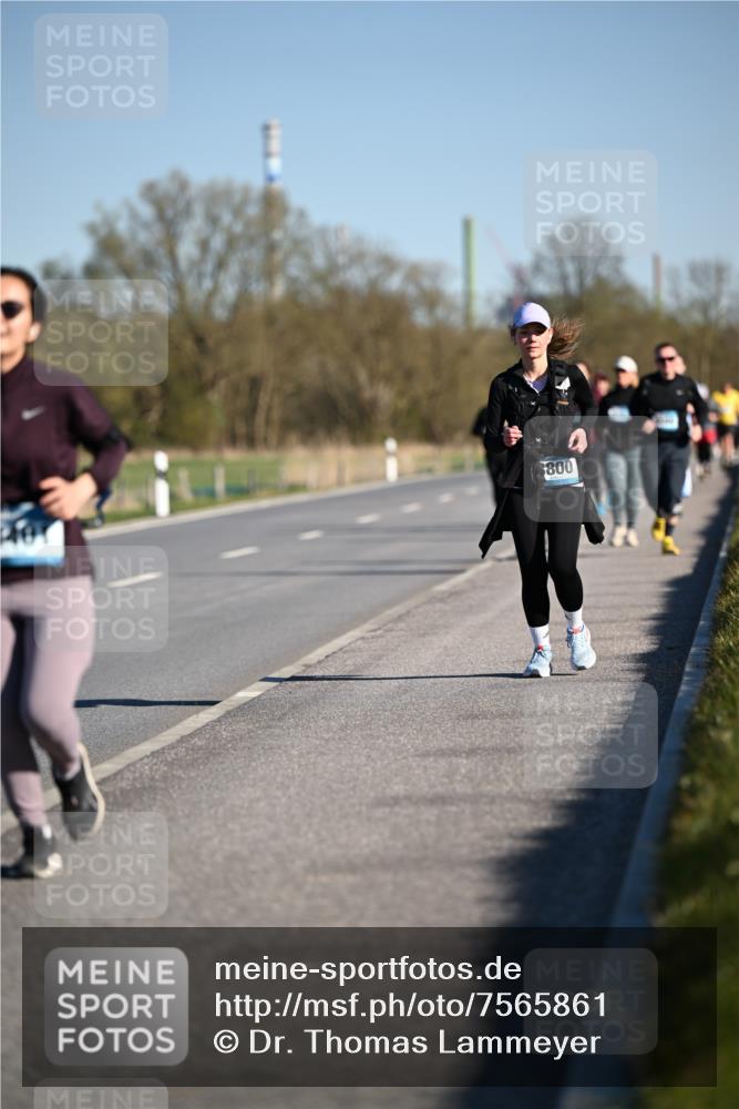 06.04.2025 - 44. Internationalen Wilhelmsburger Insellauf Dr. Thomas Lammeyer http://msf.ph/oto/7565861 06.04.2025 09:41:25 Laufen 210, 800 meine-sportfotos.de