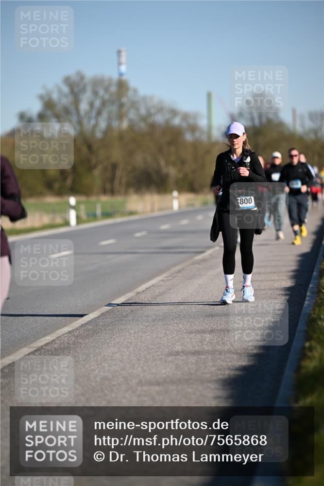 06.04.2025 - 44. Internationalen Wilhelmsburger Insellauf Dr. Thomas Lammeyer http://msf.ph/oto/7565868 06.04.2025 09:41:25 Laufen 800 meine-sportfotos.de