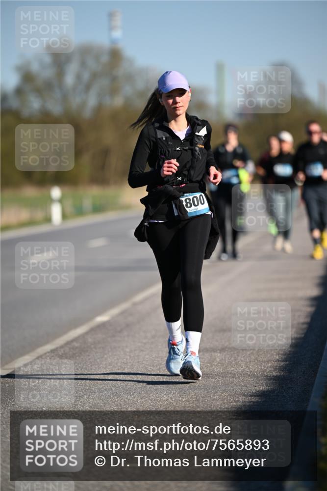 06.04.2025 - 44. Internationalen Wilhelmsburger Insellauf Dr. Thomas Lammeyer http://msf.ph/oto/7565893 06.04.2025 09:41:27 Laufen 800 meine-sportfotos.de