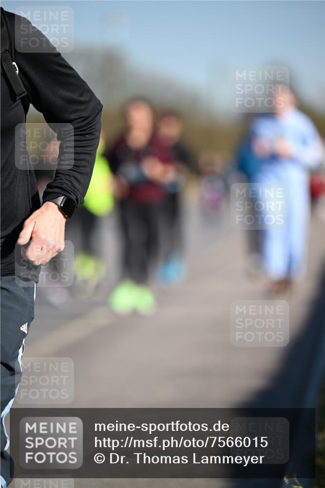 06.04.2025 - 44. Internationalen Wilhelmsburger Insellauf Dr. Thomas Lammeyer http://msf.ph/oto/7566015 06.04.2025 09:41:39 Laufen  meine-sportfotos.de