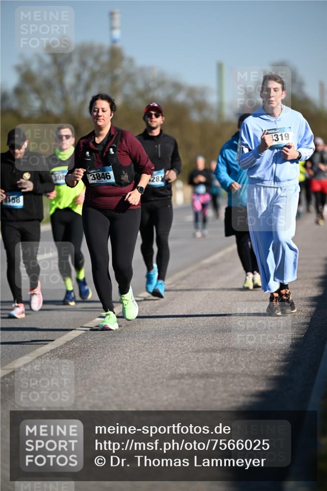 06.04.2025 - 44. Internationalen Wilhelmsburger Insellauf Dr. Thomas Lammeyer http://msf.ph/oto/7566025 06.04.2025 09:41:40 Laufen 158, 3846, 281, 319 meine-sportfotos.de