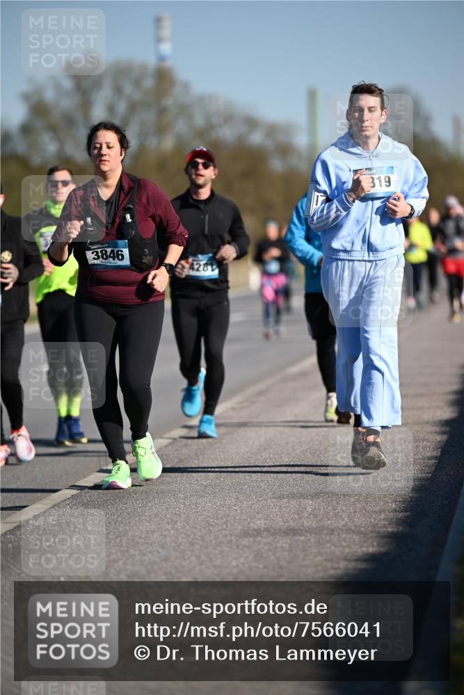 06.04.2025 - 44. Internationalen Wilhelmsburger Insellauf Dr. Thomas Lammeyer http://msf.ph/oto/7566041 06.04.2025 09:41:41 Laufen 3846, 4281, 319 meine-sportfotos.de