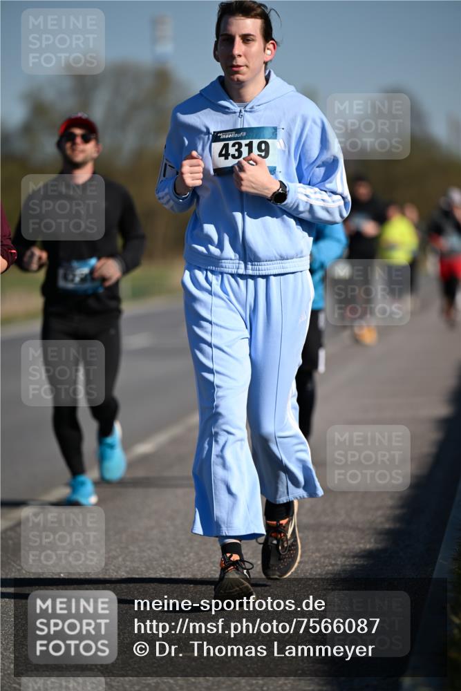 06.04.2025 - 44. Internationalen Wilhelmsburger Insellauf Dr. Thomas Lammeyer http://msf.ph/oto/7566087 06.04.2025 09:41:43 Laufen 4319 meine-sportfotos.de