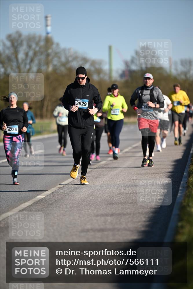 06.04.2025 - 44. Internationalen Wilhelmsburger Insellauf Dr. Thomas Lammeyer http://msf.ph/oto/7566111 06.04.2025 09:41:51 Laufen 4236, 3929, 3822 meine-sportfotos.de
