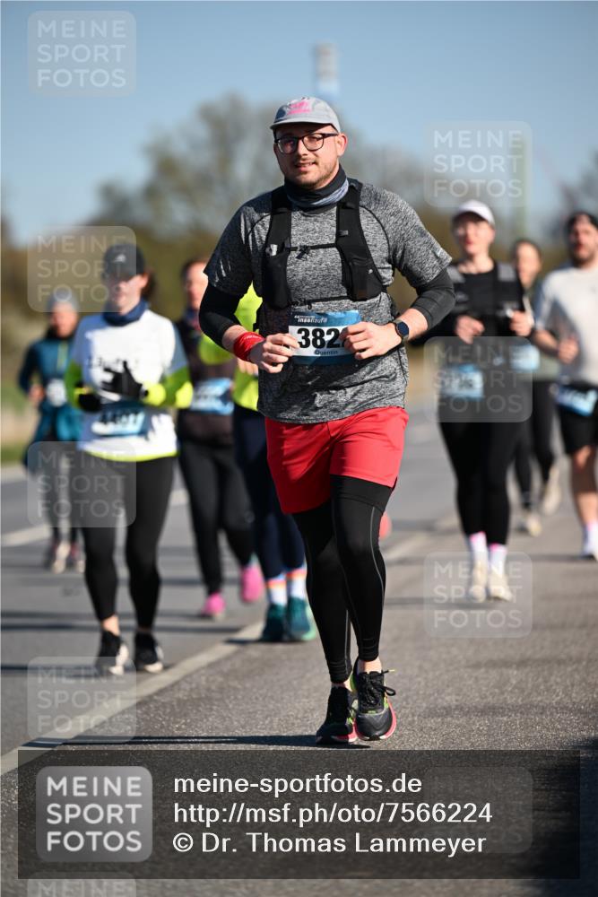 06.04.2025 - 44. Internationalen Wilhelmsburger Insellauf Dr. Thomas Lammeyer http://msf.ph/oto/7566224 06.04.2025 09:41:58 Laufen 4407, 382 meine-sportfotos.de