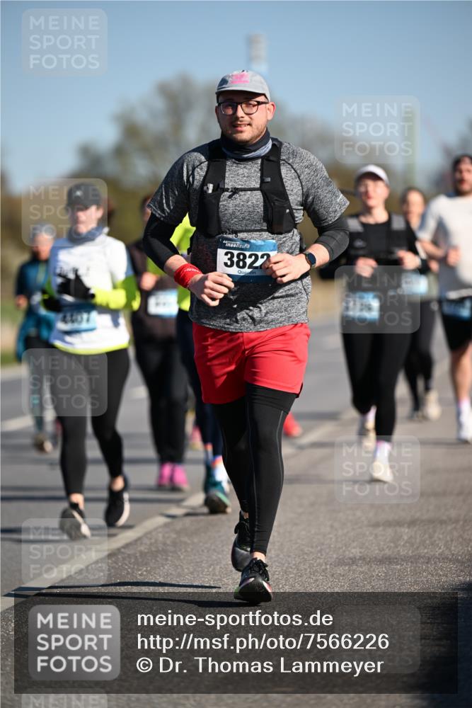 06.04.2025 - 44. Internationalen Wilhelmsburger Insellauf Dr. Thomas Lammeyer http://msf.ph/oto/7566226 06.04.2025 09:41:58 Laufen 4407, 3822 meine-sportfotos.de