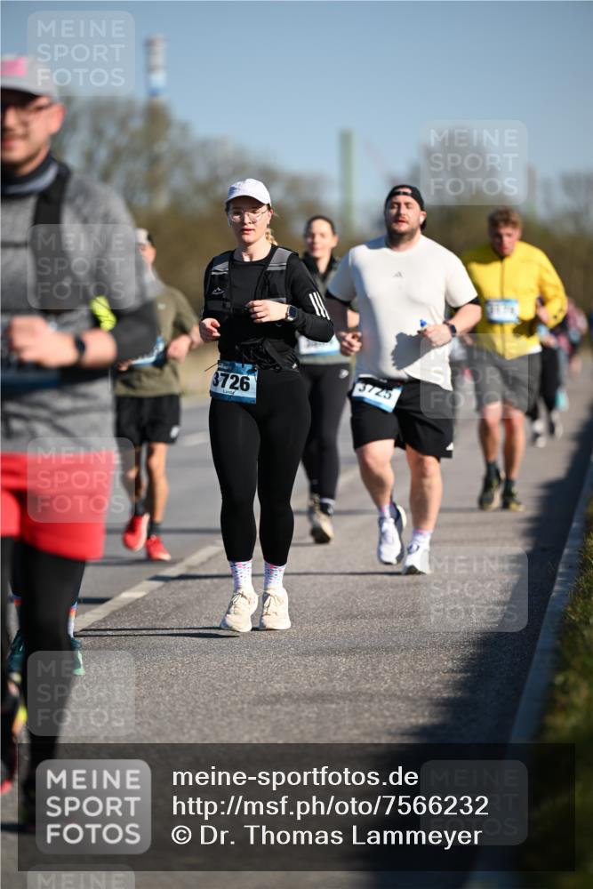 06.04.2025 - 44. Internationalen Wilhelmsburger Insellauf Dr. Thomas Lammeyer http://msf.ph/oto/7566232 06.04.2025 09:41:59 Laufen 3726, 3725, 6174 meine-sportfotos.de