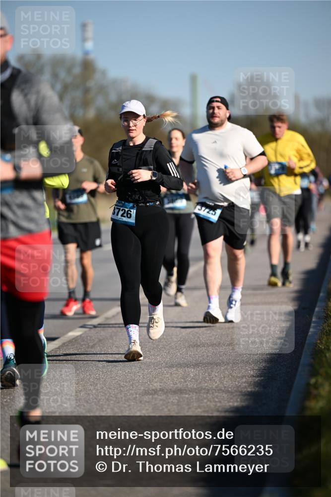 06.04.2025 - 44. Internationalen Wilhelmsburger Insellauf Dr. Thomas Lammeyer http://msf.ph/oto/7566235 06.04.2025 09:41:59 Laufen 3726, 3725 meine-sportfotos.de