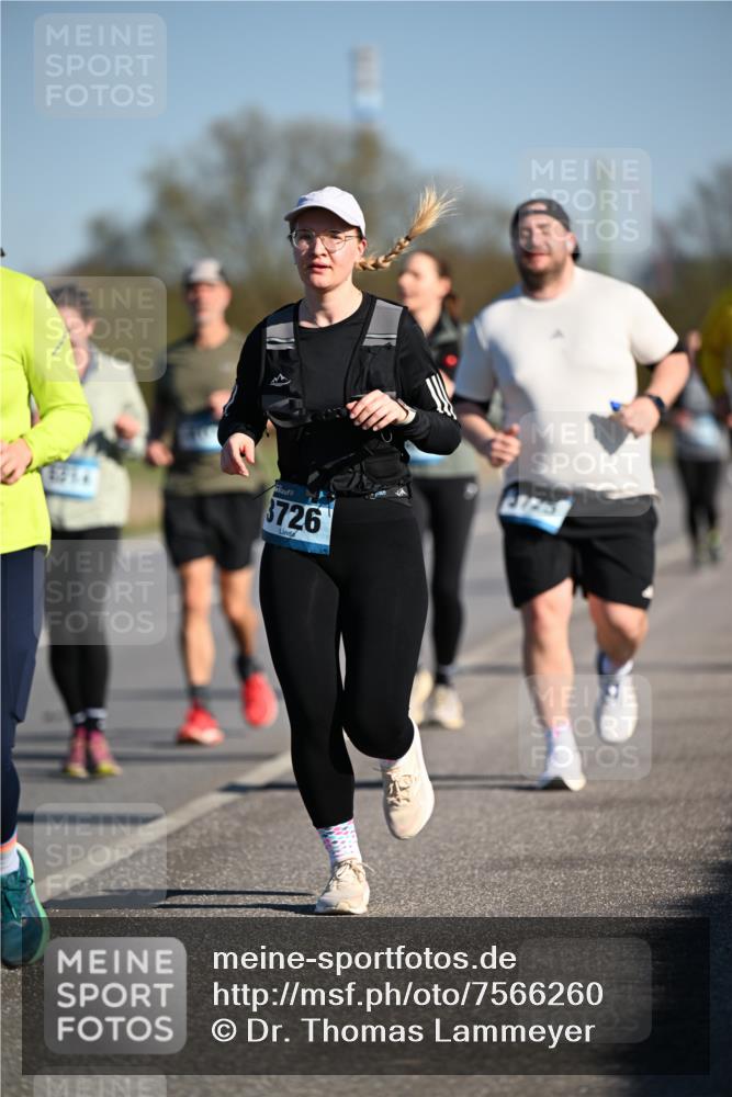 06.04.2025 - 44. Internationalen Wilhelmsburger Insellauf Dr. Thomas Lammeyer http://msf.ph/oto/7566260 06.04.2025 09:42:01 Laufen 3726 meine-sportfotos.de