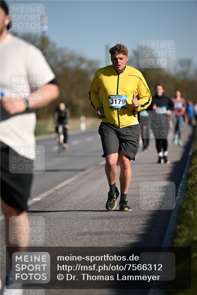06.04.2025 - 44. Internationalen Wilhelmsburger Insellauf Dr. Thomas Lammeyer http://msf.ph/oto/7566312 06.04.2025 09:42:04 Laufen 3179 meine-sportfotos.de