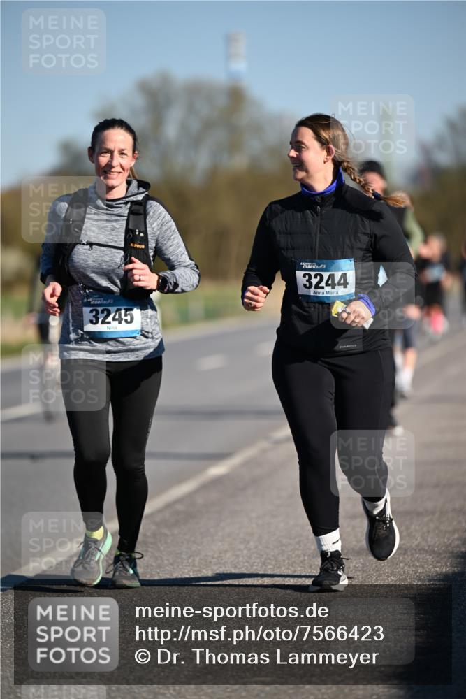 06.04.2025 - 44. Internationalen Wilhelmsburger Insellauf Dr. Thomas Lammeyer http://msf.ph/oto/7566423 06.04.2025 09:42:12 Laufen 3244, 3245 meine-sportfotos.de