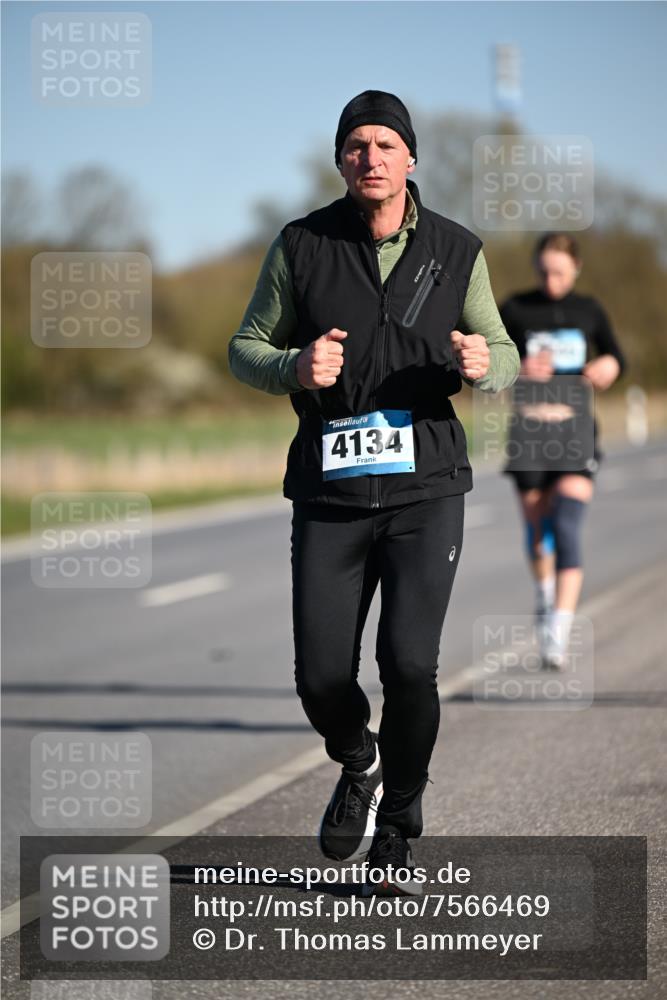 06.04.2025 - 44. Internationalen Wilhelmsburger Insellauf Dr. Thomas Lammeyer http://msf.ph/oto/7566469 06.04.2025 09:42:17 Laufen 4134 meine-sportfotos.de
