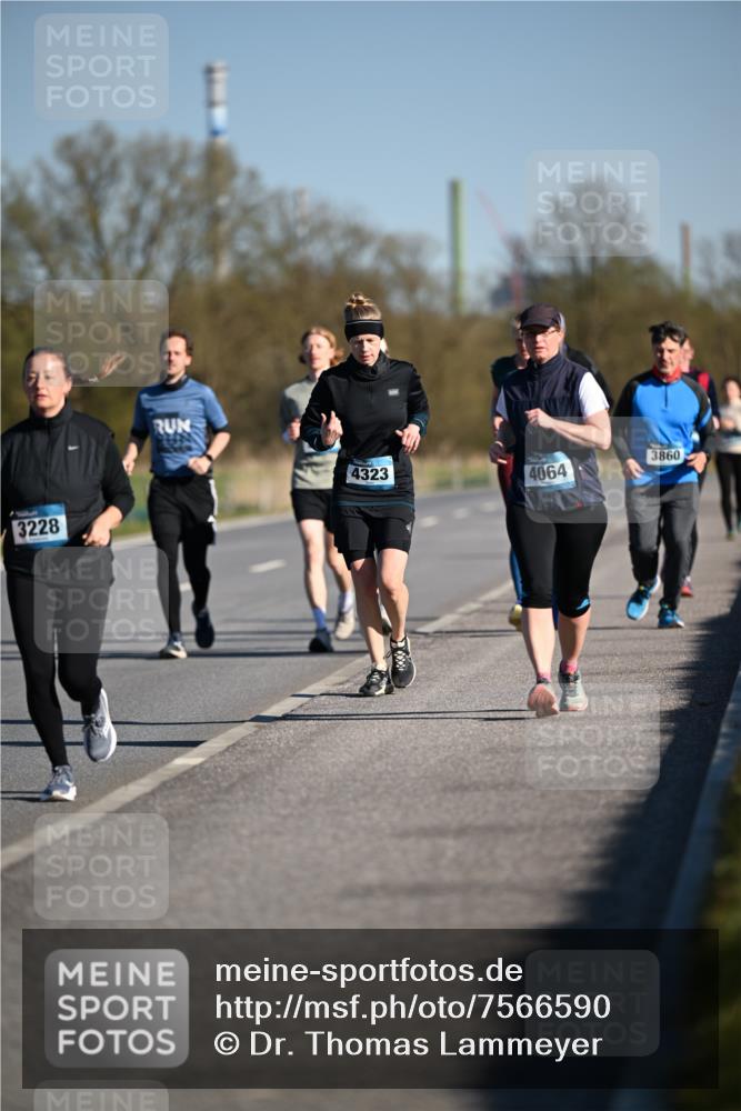 06.04.2025 - 44. Internationalen Wilhelmsburger Insellauf Dr. Thomas Lammeyer http://msf.ph/oto/7566590 06.04.2025 09:42:33 Laufen 3228, 4323, 3860, 4064 meine-sportfotos.de