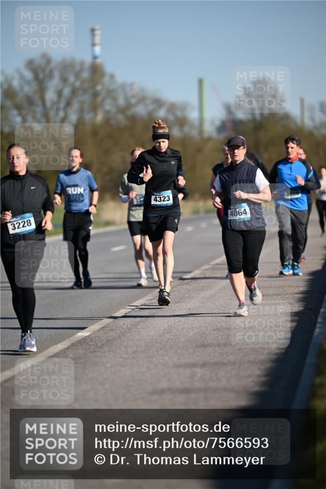 06.04.2025 - 44. Internationalen Wilhelmsburger Insellauf Dr. Thomas Lammeyer http://msf.ph/oto/7566593 06.04.2025 09:42:33 Laufen 3228, 4323, 4064, 3860 meine-sportfotos.de