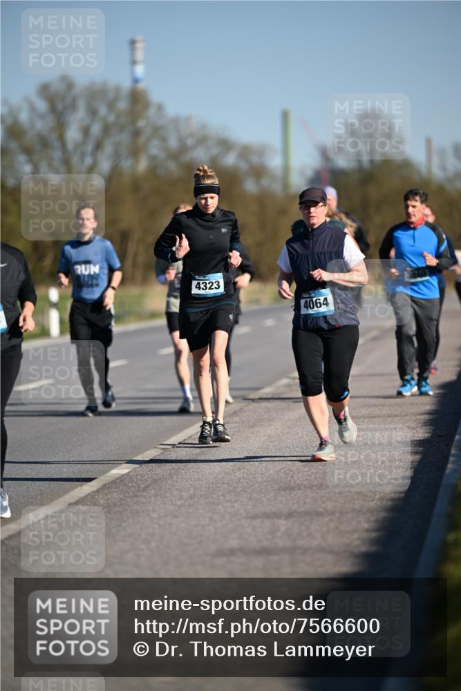 06.04.2025 - 44. Internationalen Wilhelmsburger Insellauf Dr. Thomas Lammeyer http://msf.ph/oto/7566600 06.04.2025 09:42:34 Laufen 4323, 3860, 4064 meine-sportfotos.de