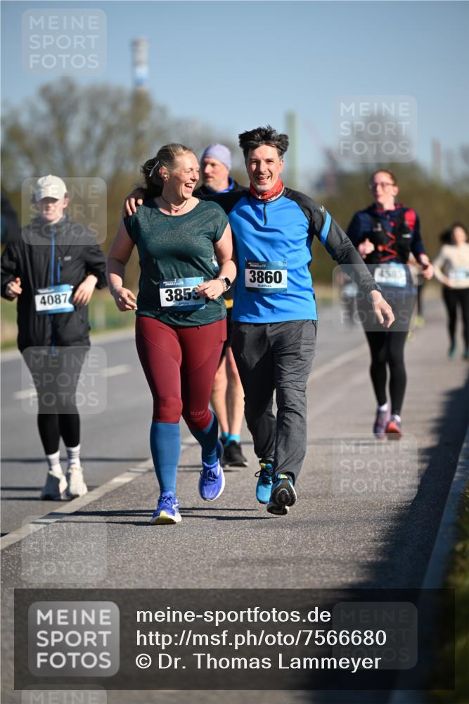 06.04.2025 - 44. Internationalen Wilhelmsburger Insellauf Dr. Thomas Lammeyer http://msf.ph/oto/7566680 06.04.2025 09:42:40 Laufen 4087, 3853, 4581, 3860 meine-sportfotos.de