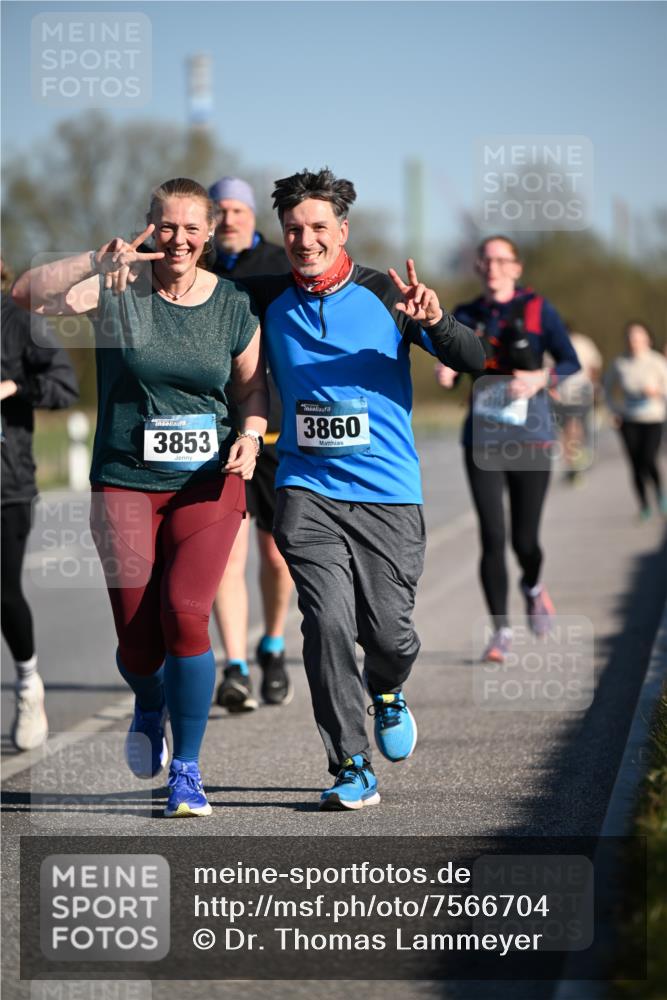 06.04.2025 - 44. Internationalen Wilhelmsburger Insellauf Dr. Thomas Lammeyer http://msf.ph/oto/7566704 06.04.2025 09:42:41 Laufen 3853, 3860 meine-sportfotos.de