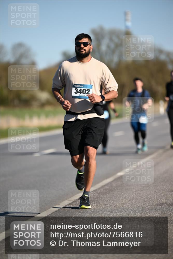06.04.2025 - 44. Internationalen Wilhelmsburger Insellauf Dr. Thomas Lammeyer http://msf.ph/oto/7566816 06.04.2025 09:43:00 Laufen 3402 meine-sportfotos.de