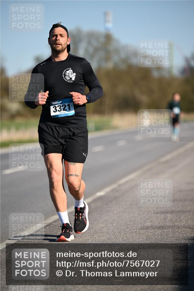 06.04.2025 - 44. Internationalen Wilhelmsburger Insellauf Dr. Thomas Lammeyer http://msf.ph/oto/7567027 06.04.2025 09:43:29 Laufen 3321 meine-sportfotos.de