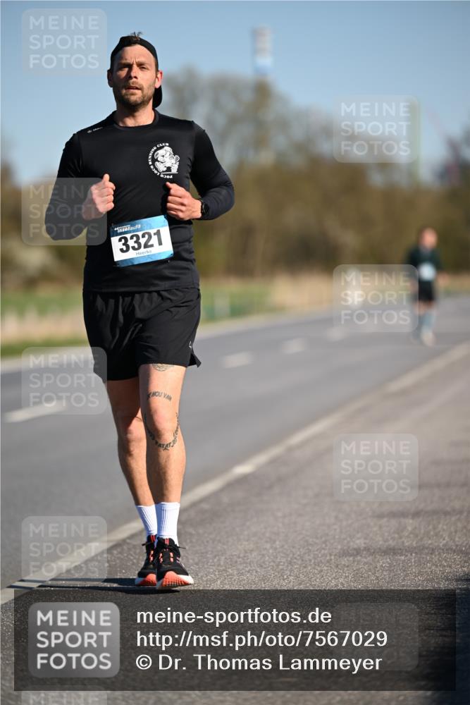 06.04.2025 - 44. Internationalen Wilhelmsburger Insellauf Dr. Thomas Lammeyer http://msf.ph/oto/7567029 06.04.2025 09:43:29 Laufen 0001, 3321 meine-sportfotos.de
