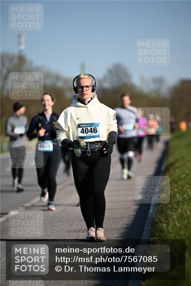 06.04.2025 - 44. Internationalen Wilhelmsburger Insellauf Dr. Thomas Lammeyer http://msf.ph/oto/7567085 06.04.2025 09:43:46 Laufen 416, 21, 4046 meine-sportfotos.de