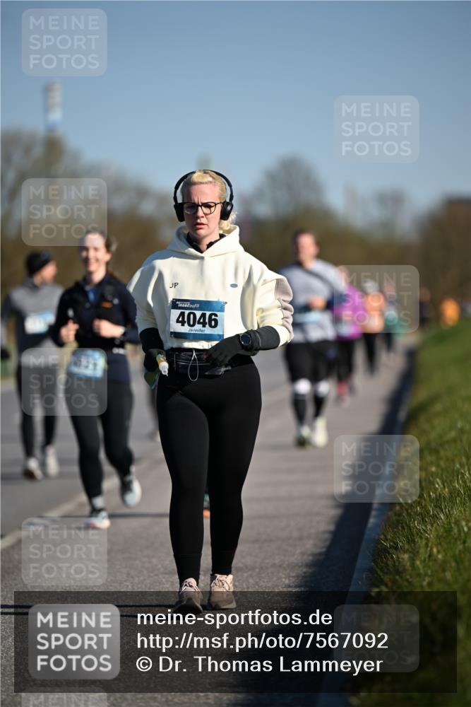 06.04.2025 - 44. Internationalen Wilhelmsburger Insellauf Dr. Thomas Lammeyer http://msf.ph/oto/7567092 06.04.2025 09:43:46 Laufen 4046 meine-sportfotos.de