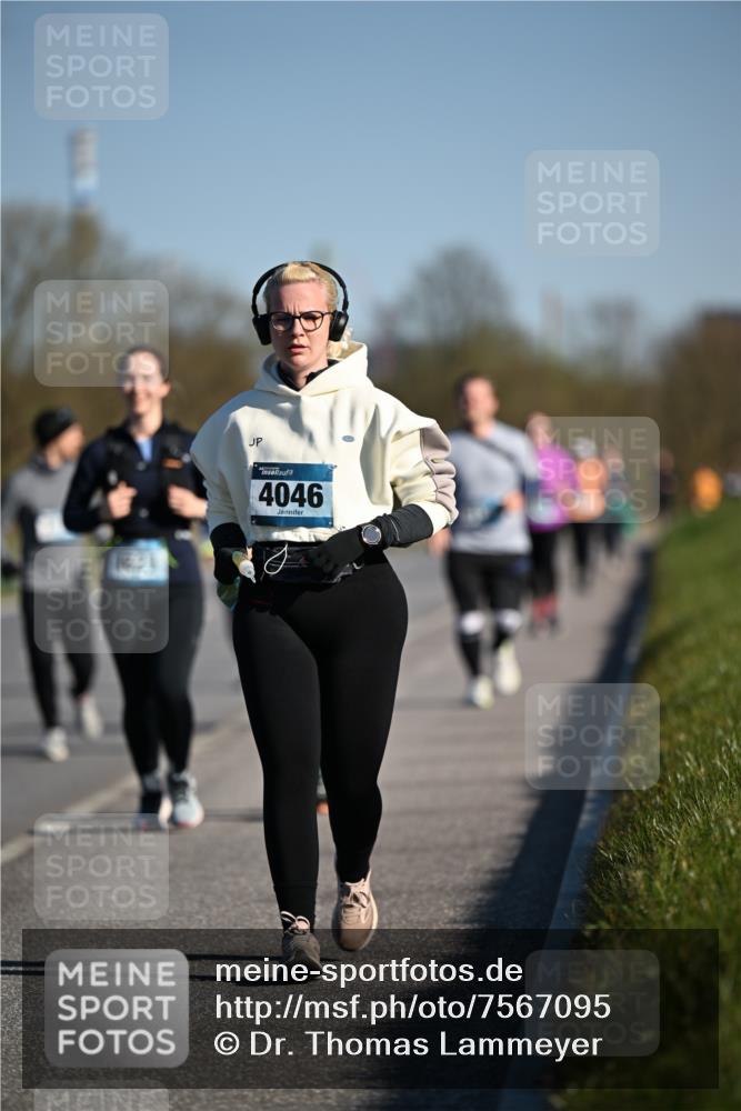 06.04.2025 - 44. Internationalen Wilhelmsburger Insellauf Dr. Thomas Lammeyer http://msf.ph/oto/7567095 06.04.2025 09:43:46 Laufen 4046 meine-sportfotos.de