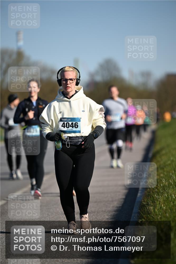 06.04.2025 - 44. Internationalen Wilhelmsburger Insellauf Dr. Thomas Lammeyer http://msf.ph/oto/7567097 06.04.2025 09:43:46 Laufen 4021, 4046 meine-sportfotos.de