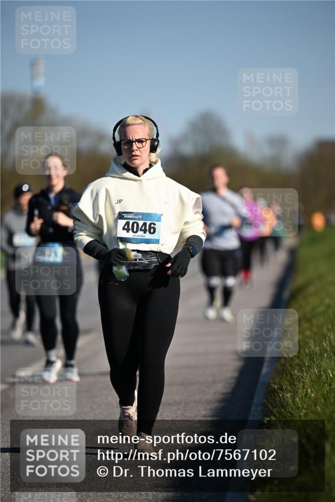06.04.2025 - 44. Internationalen Wilhelmsburger Insellauf Dr. Thomas Lammeyer http://msf.ph/oto/7567102 06.04.2025 09:43:47 Laufen 4046 meine-sportfotos.de