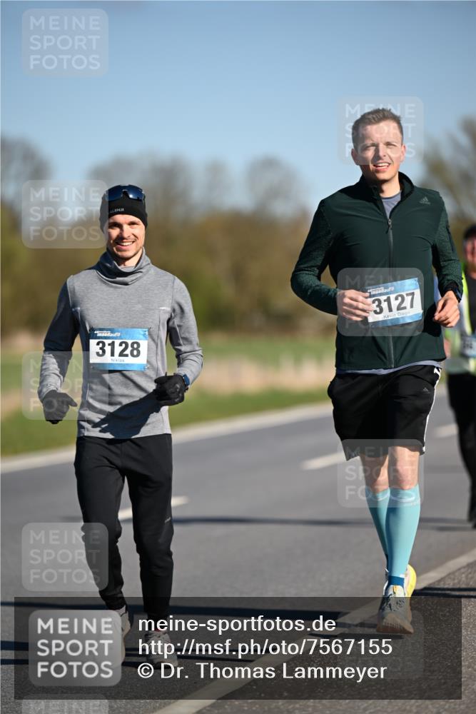 06.04.2025 - 44. Internationalen Wilhelmsburger Insellauf Dr. Thomas Lammeyer http://msf.ph/oto/7567155 06.04.2025 09:43:54 Laufen 3128, 3127 meine-sportfotos.de