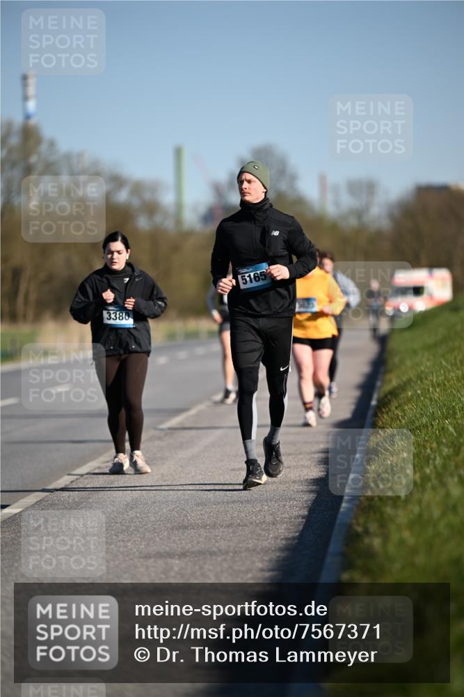 06.04.2025 - 44. Internationalen Wilhelmsburger Insellauf Dr. Thomas Lammeyer http://msf.ph/oto/7567371 06.04.2025 09:44:39 Laufen 3380, 5165 meine-sportfotos.de