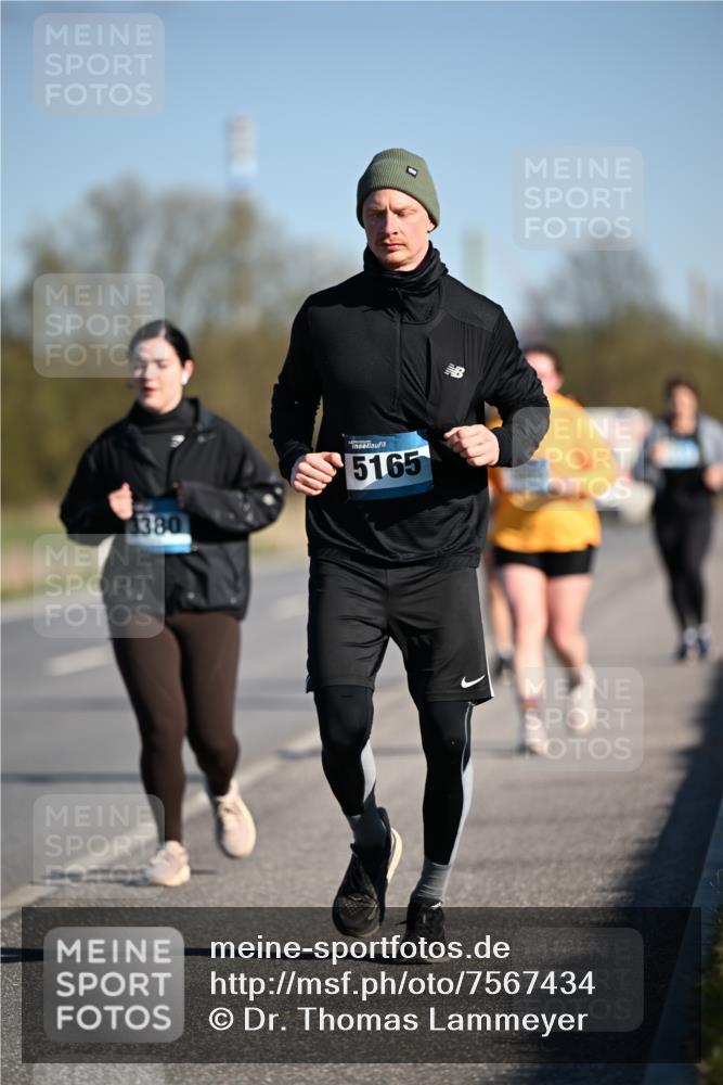 06.04.2025 - 44. Internationalen Wilhelmsburger Insellauf Dr. Thomas Lammeyer http://msf.ph/oto/7567434 06.04.2025 09:44:43 Laufen 380, 5165 meine-sportfotos.de