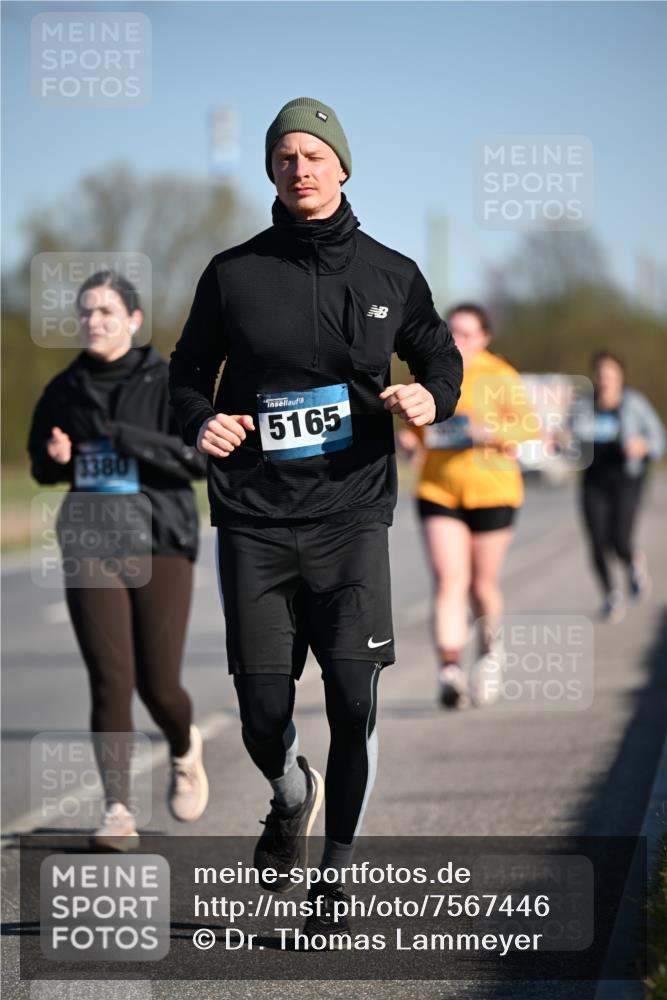 06.04.2025 - 44. Internationalen Wilhelmsburger Insellauf Dr. Thomas Lammeyer http://msf.ph/oto/7567446 06.04.2025 09:44:44 Laufen 1380, 5165 meine-sportfotos.de
