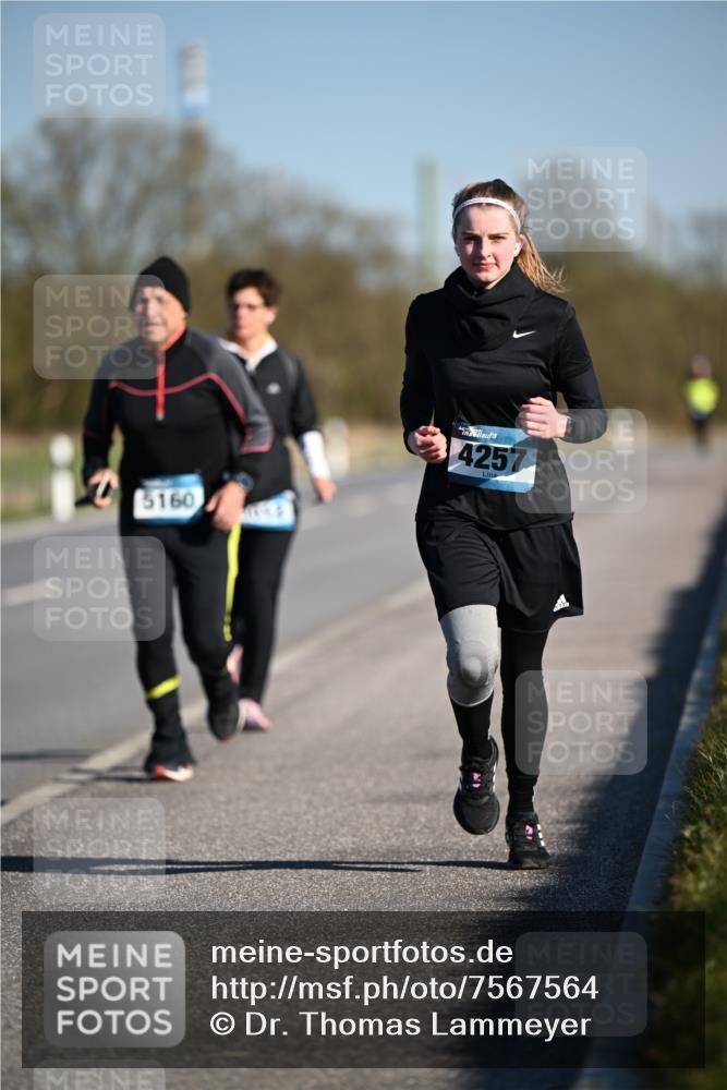 06.04.2025 - 44. Internationalen Wilhelmsburger Insellauf Dr. Thomas Lammeyer http://msf.ph/oto/7567564 06.04.2025 09:45:15 Laufen 5160, 4257 meine-sportfotos.de