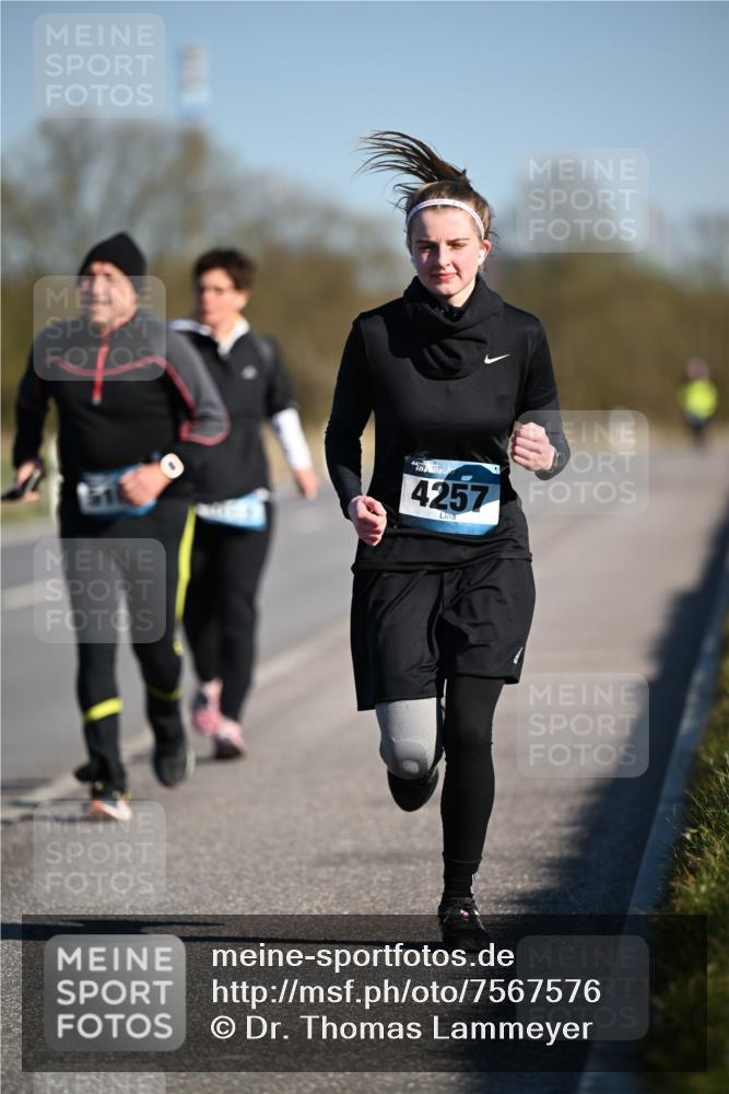 06.04.2025 - 44. Internationalen Wilhelmsburger Insellauf Dr. Thomas Lammeyer http://msf.ph/oto/7567576 06.04.2025 09:45:15 Laufen 4257 meine-sportfotos.de