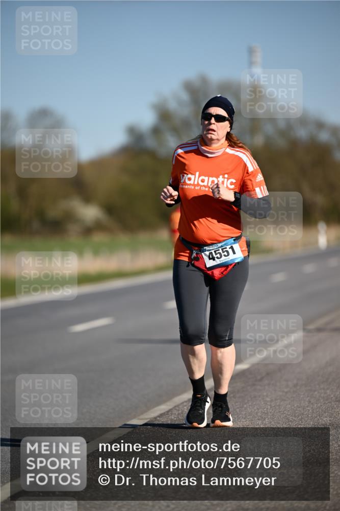 06.04.2025 - 44. Internationalen Wilhelmsburger Insellauf Dr. Thomas Lammeyer http://msf.ph/oto/7567705 06.04.2025 09:46:14 Laufen 4551 meine-sportfotos.de