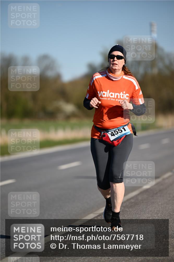 06.04.2025 - 44. Internationalen Wilhelmsburger Insellauf Dr. Thomas Lammeyer http://msf.ph/oto/7567718 06.04.2025 09:46:14 Laufen 4551 meine-sportfotos.de