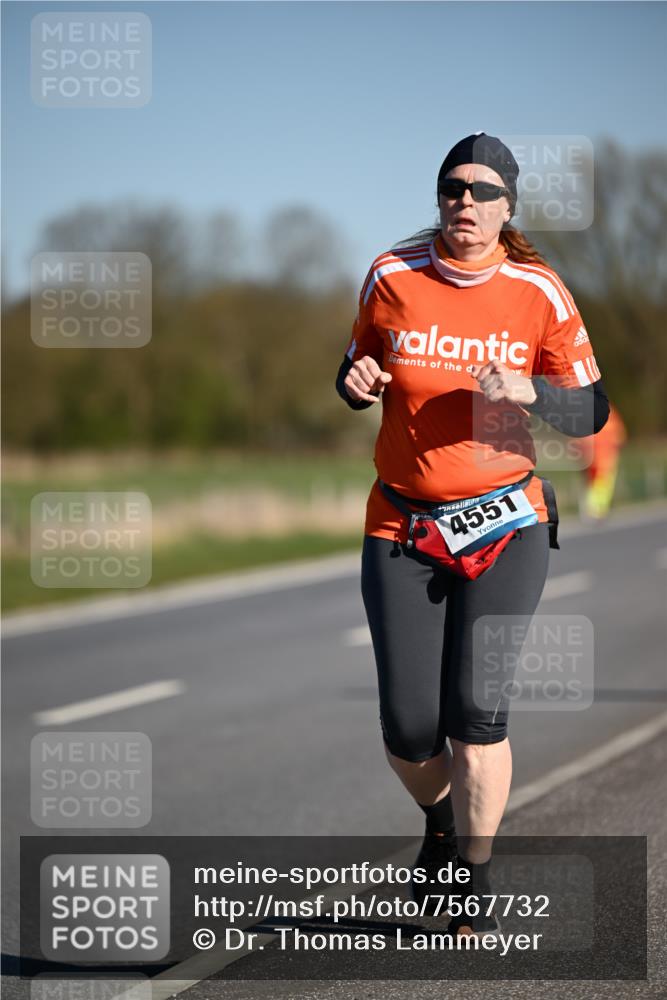 06.04.2025 - 44. Internationalen Wilhelmsburger Insellauf Dr. Thomas Lammeyer http://msf.ph/oto/7567732 06.04.2025 09:46:15 Laufen 4551 meine-sportfotos.de