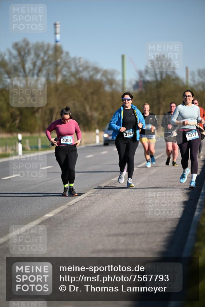 06.04.2025 - 44. Internationalen Wilhelmsburger Insellauf Dr. Thomas Lammeyer http://msf.ph/oto/7567793 06.04.2025 09:46:54 Laufen 4309, 3367, 4317 meine-sportfotos.de