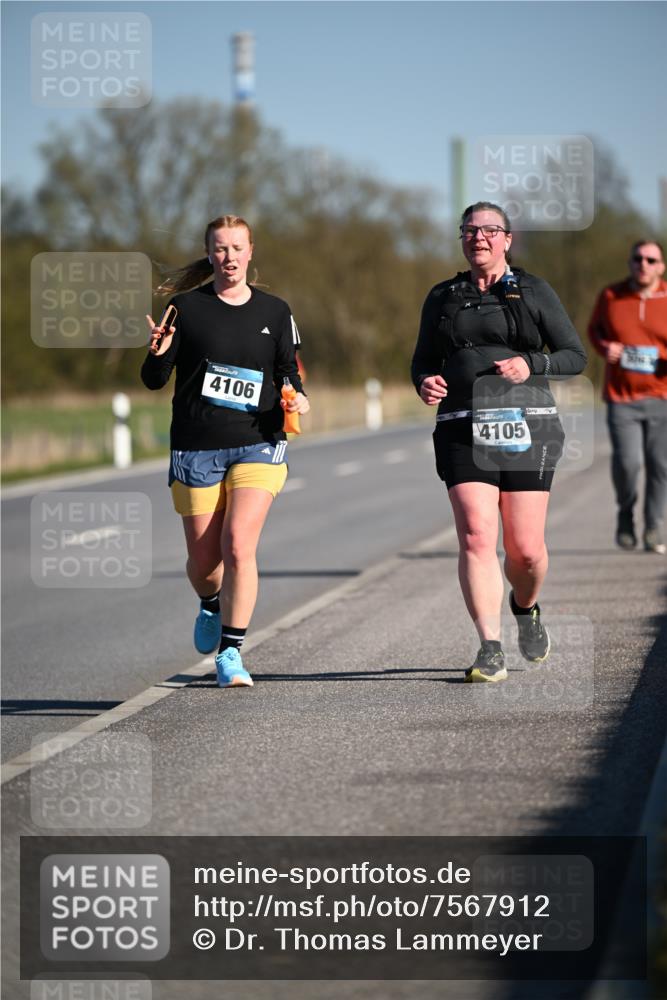 06.04.2025 - 44. Internationalen Wilhelmsburger Insellauf Dr. Thomas Lammeyer http://msf.ph/oto/7567912 06.04.2025 09:47:06 Laufen 4106, 4105, 137 meine-sportfotos.de