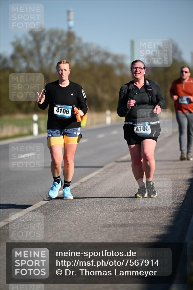 06.04.2025 - 44. Internationalen Wilhelmsburger Insellauf Dr. Thomas Lammeyer http://msf.ph/oto/7567914 06.04.2025 09:47:06 Laufen 4106, 4105 meine-sportfotos.de
