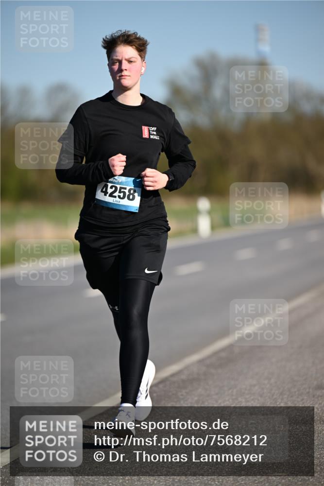 06.04.2025 - 44. Internationalen Wilhelmsburger Insellauf Dr. Thomas Lammeyer http://msf.ph/oto/7568212 06.04.2025 09:48:25 Laufen 4258 meine-sportfotos.de