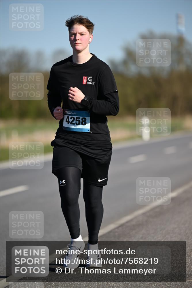 06.04.2025 - 44. Internationalen Wilhelmsburger Insellauf Dr. Thomas Lammeyer http://msf.ph/oto/7568219 06.04.2025 09:48:25 Laufen 4258 meine-sportfotos.de