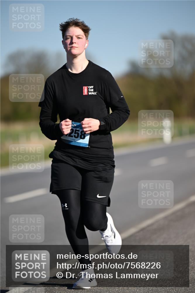 06.04.2025 - 44. Internationalen Wilhelmsburger Insellauf Dr. Thomas Lammeyer http://msf.ph/oto/7568226 06.04.2025 09:48:25 Laufen 258 meine-sportfotos.de