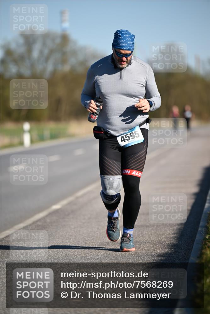 06.04.2025 - 44. Internationalen Wilhelmsburger Insellauf Dr. Thomas Lammeyer http://msf.ph/oto/7568269 06.04.2025 09:48:53 Laufen 12, 70, 3, 4595 meine-sportfotos.de