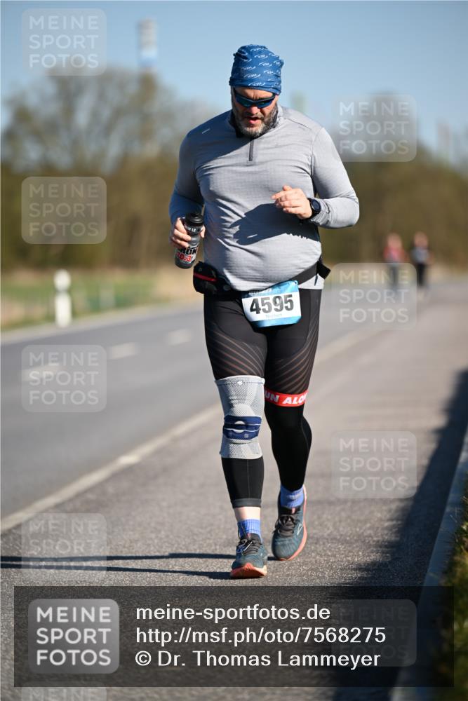 06.04.2025 - 44. Internationalen Wilhelmsburger Insellauf Dr. Thomas Lammeyer http://msf.ph/oto/7568275 06.04.2025 09:48:53 Laufen 12, 70, 3, 4595 meine-sportfotos.de