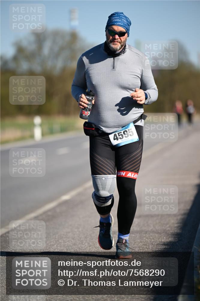 06.04.2025 - 44. Internationalen Wilhelmsburger Insellauf Dr. Thomas Lammeyer http://msf.ph/oto/7568290 06.04.2025 09:48:53 Laufen 12, 70, 3, 4595 meine-sportfotos.de